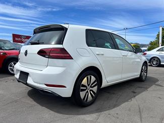 2017 Volkswagen e-Golf - Thumbnail