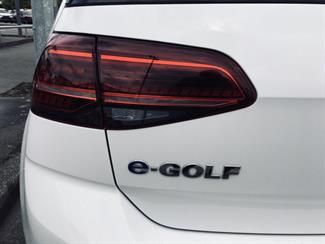 2017 Volkswagen e-Golf - Thumbnail