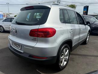 2013 Volkswagen Tiguan - Thumbnail