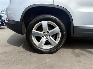 2013 Volkswagen Tiguan - Thumbnail