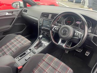 2016 Volkswagen Golf - Thumbnail