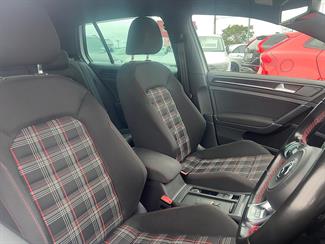 2016 Volkswagen Golf - Thumbnail