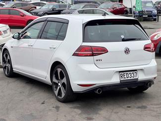 2016 Volkswagen Golf - Thumbnail