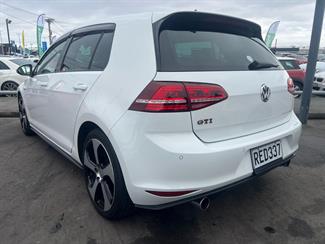 2016 Volkswagen Golf - Thumbnail