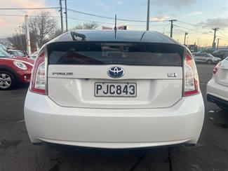 2012 Toyota Prius - Thumbnail
