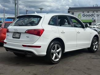 2010 Audi Q5 - Thumbnail