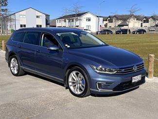 2016 Volkswagen Passat - Thumbnail