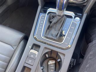 2016 Volkswagen Passat - Thumbnail