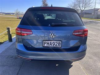 2016 Volkswagen Passat - Thumbnail