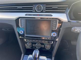 2016 Volkswagen Passat - Thumbnail