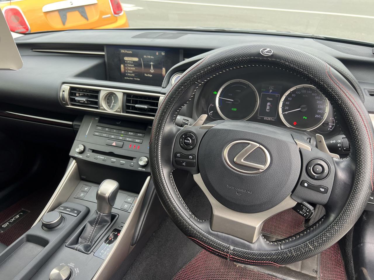 2015 Lexus IS 300h 