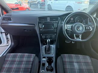 2014 Volkswagen Golf - Thumbnail