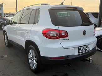2010 Volkswagen Tiguan - Thumbnail