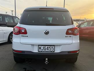 2010 Volkswagen Tiguan - Thumbnail