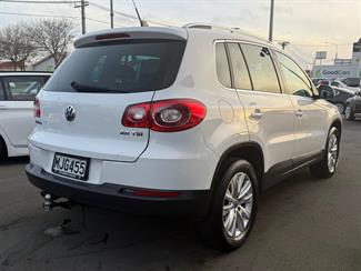 2010 Volkswagen Tiguan - Thumbnail