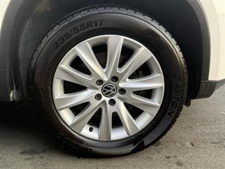 2010 Volkswagen Tiguan - Thumbnail