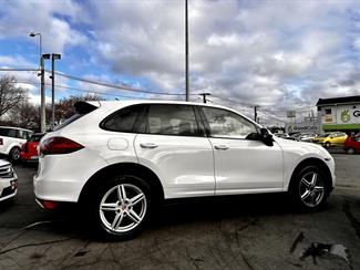 2012 Porsche Cayenne - Thumbnail