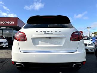 2012 Porsche Cayenne - Thumbnail